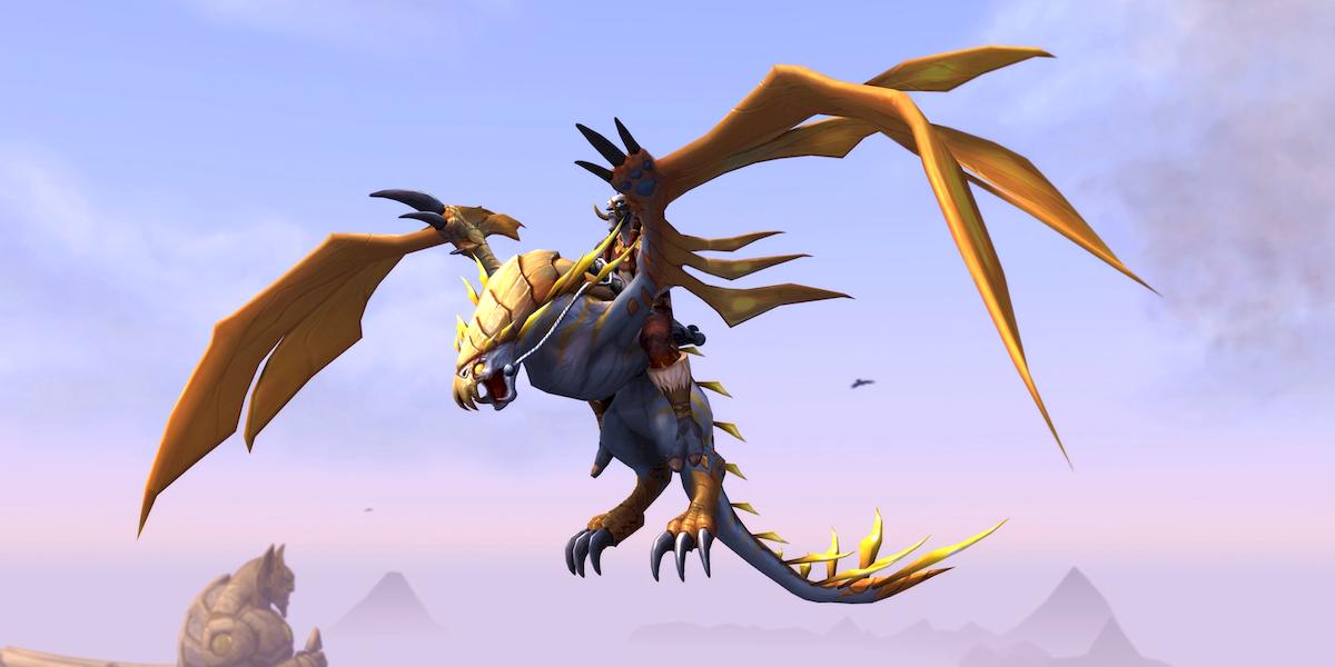 A pale yellow and white razorwing mount against a blue-pink desert sky. Razorwings are a kind of a hairless wyvern-like creature with pinnate or lobed wings, a keratinous back and spiked tail.